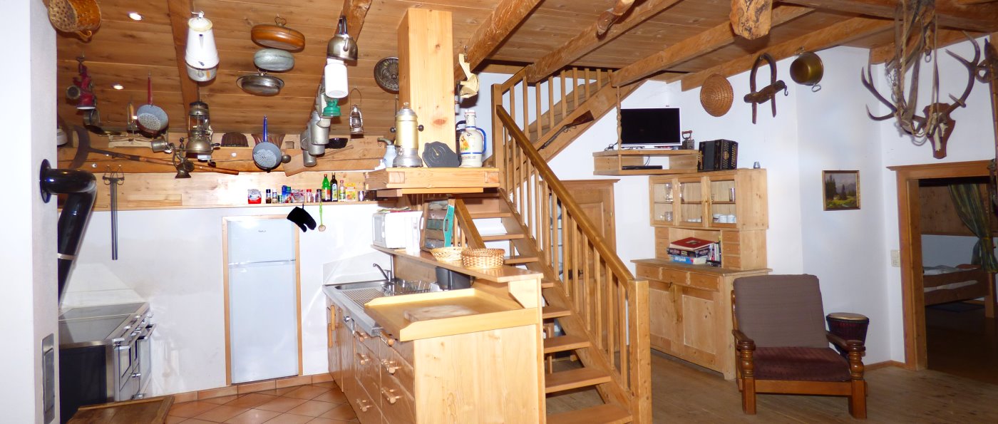 Urige Selbstversorgerhütte in Bayern Hüttenurlaub in idyllischer Waldrandlage