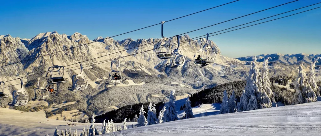 Scheffau am Wilden Kaiser Skigebiet in Österreich Skifahren Skilifte