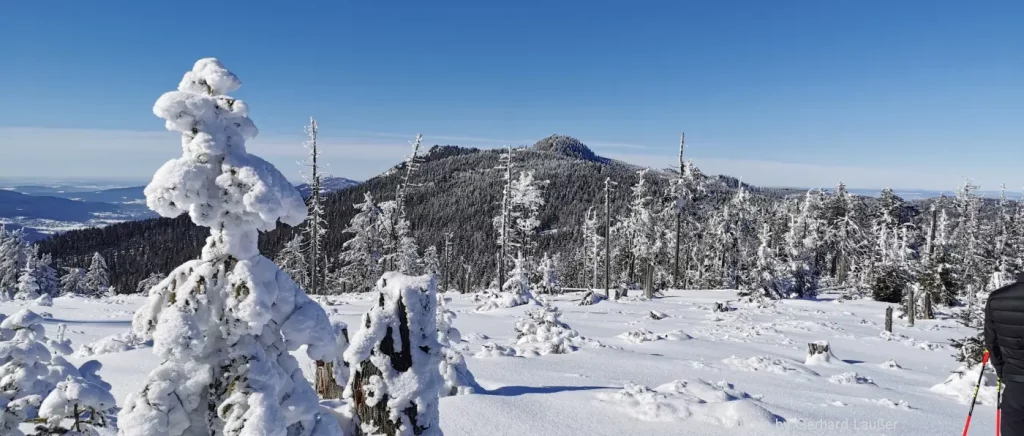 Ferienhaus für Winterurlaub in Bayern verschneite Landschaft